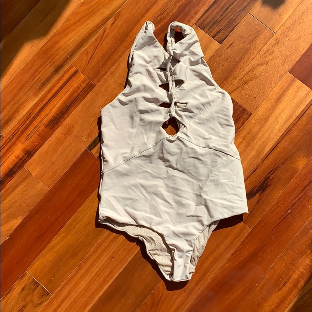 Acacia Mauka one piece clay